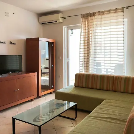 Mr. Hall Apartman Barbat na Rabu