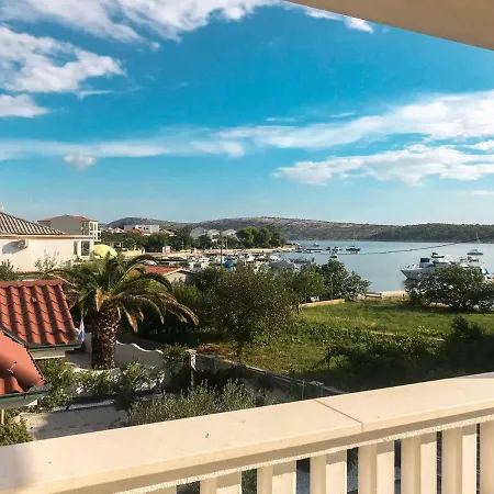 Mr. Hall Barbat na Rabu