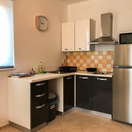 Mr. Hall Barbat na Rabu