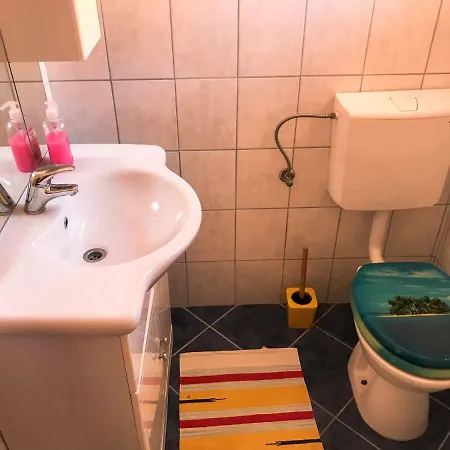 Mr. Hall Barbat na Rabu