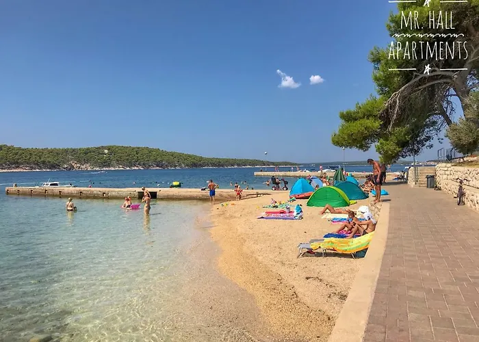 Mr. Hall Apartman Barbat na Rabu