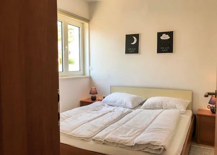 Mr. Hall Barbat na Rabu