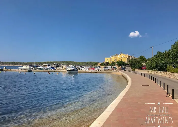 Mr. Hall Barbat na Rabu