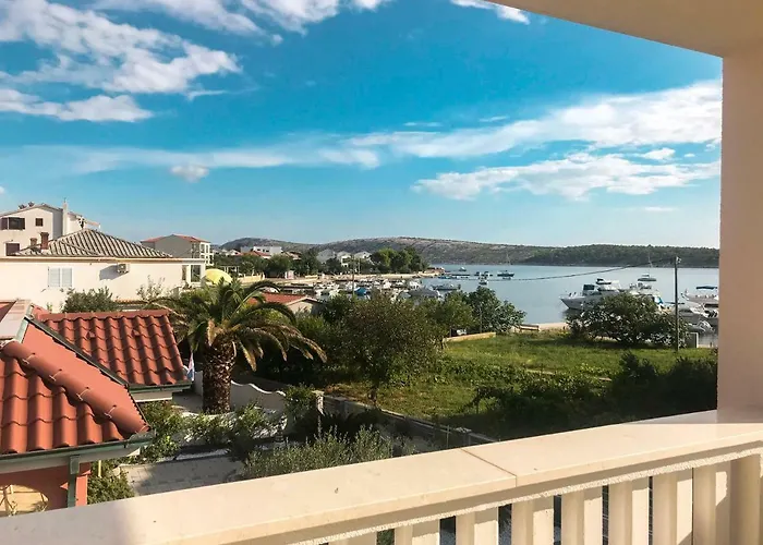 Mr. Hall Barbat na Rabu