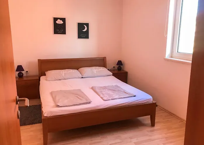 Mr. Hall Apartament *