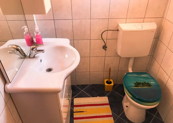 Mr. Hall Barbat na Rabu